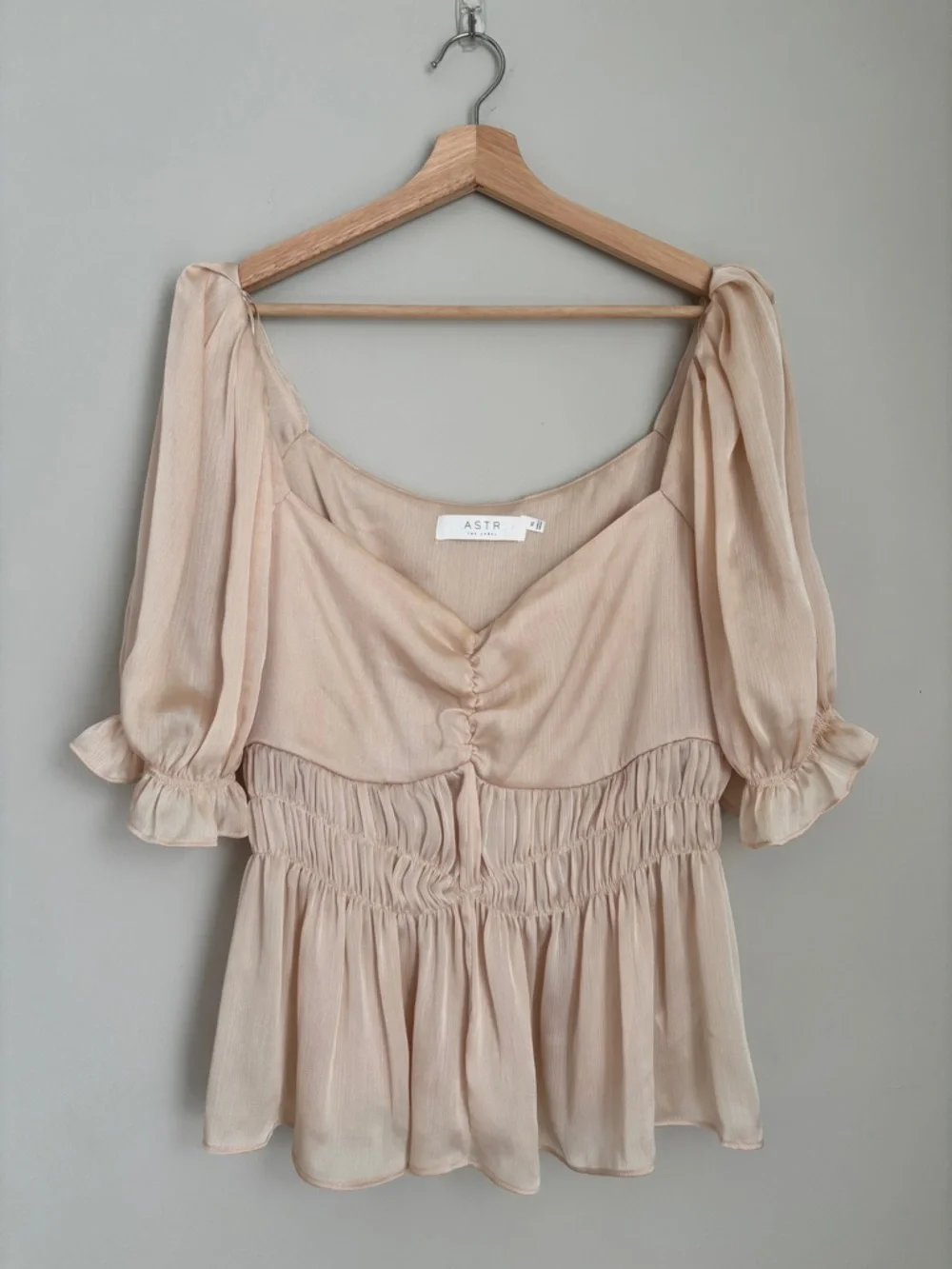 ASTR Blush Beige Smocked‎ Peplum Puff-Sleeve Top Coquette Babydoll EUC